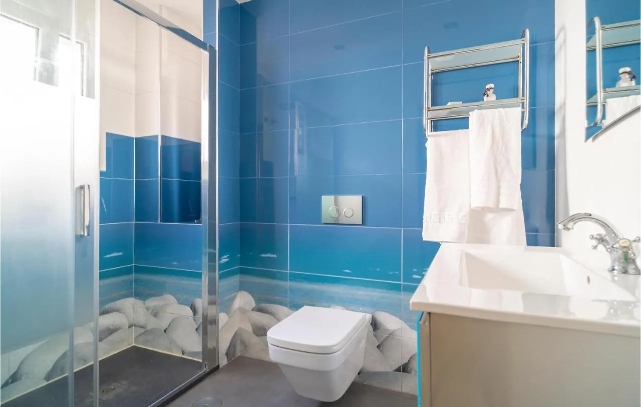 3 Bedroom Stunning Home In Torre Del Mar Casa vacanze